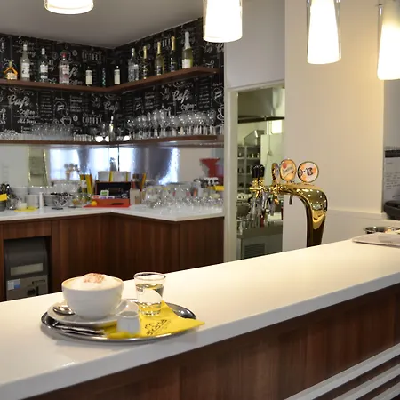Hotel Arkada 3*