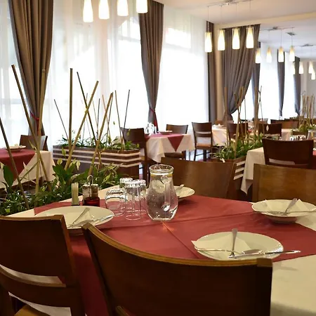 Arkada Hotel 3*
