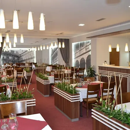 Hotel Arkada 3*