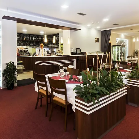 Arkada Hotel 3*